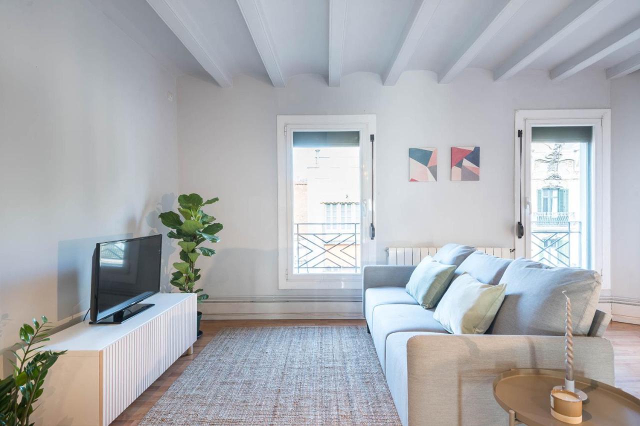 Fall In With Bcn In The Location Apartament *